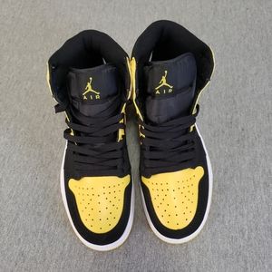 Women's Size 8 Retro 1's